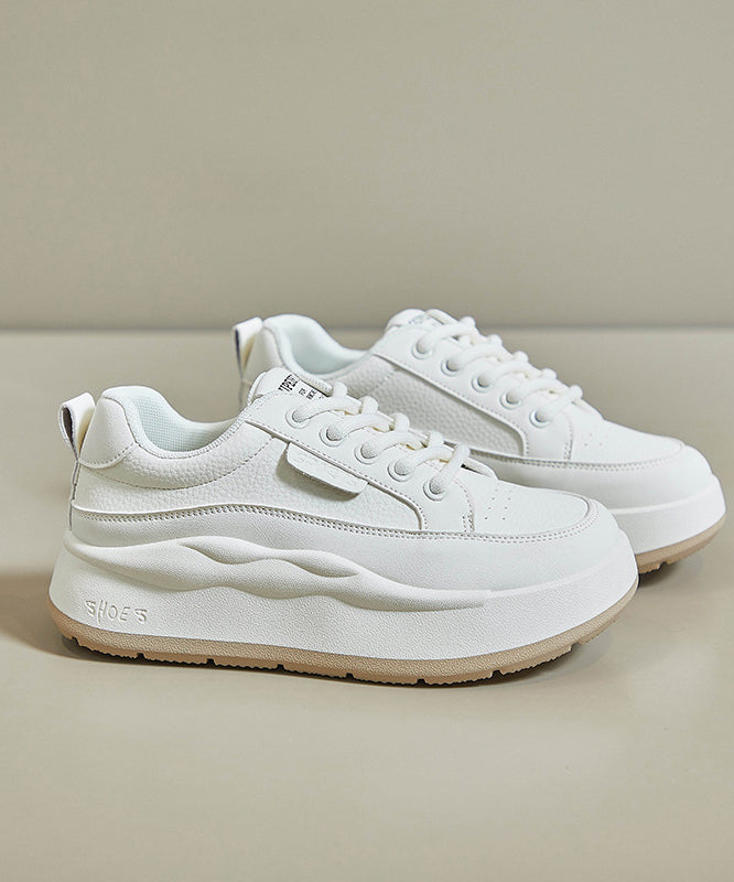 Lässige weiße Schuhe mit Plateau-Schnürung und hohem Keilabsatz