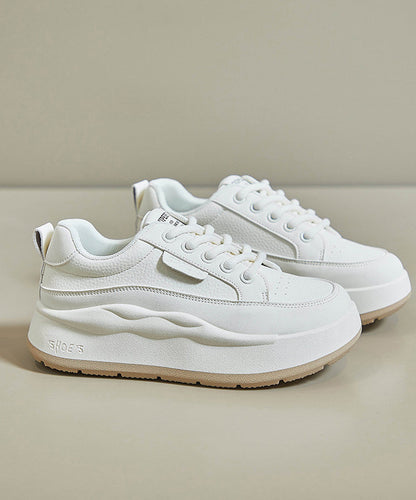 Lässige weiße Schuhe mit Plateau-Schnürung und hohem Keilabsatz