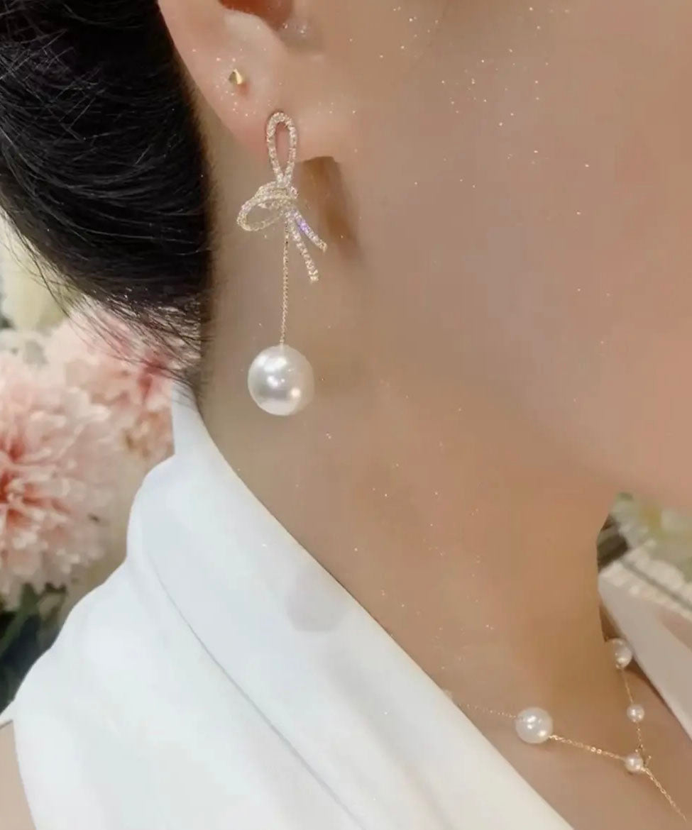 Lässige weiße Ohrringe mit Schleife aus Sterlingsilber