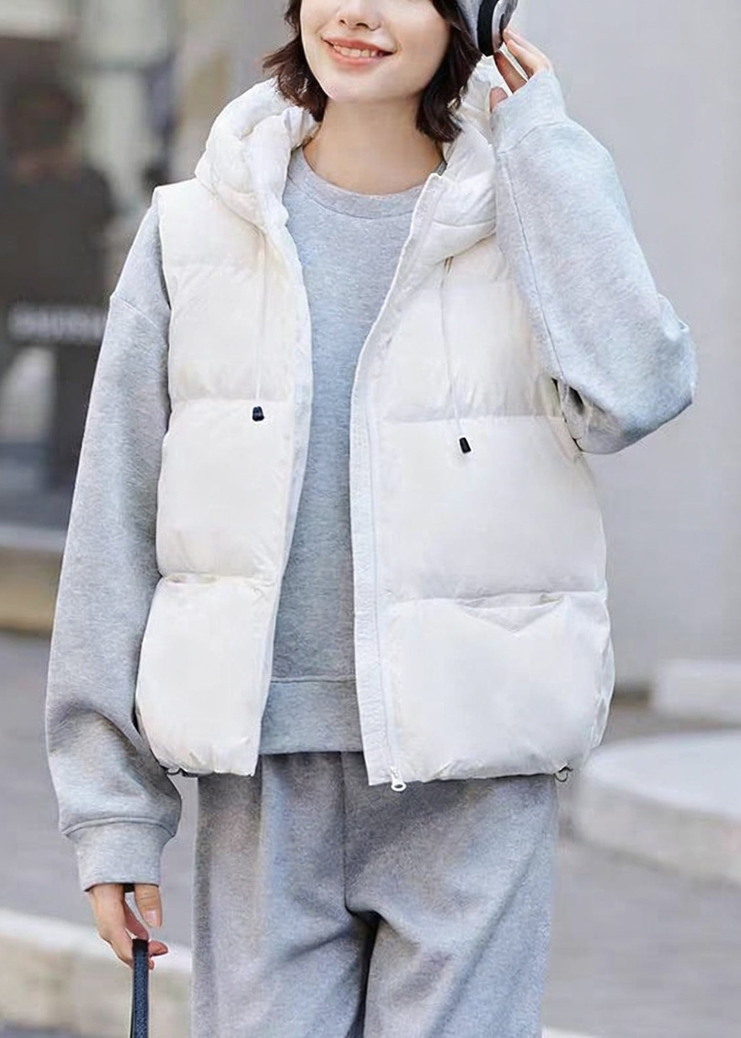 Chaleco informal de plumón de pato blanco con bolsillos y cremallera y cordón ajustable para invierno