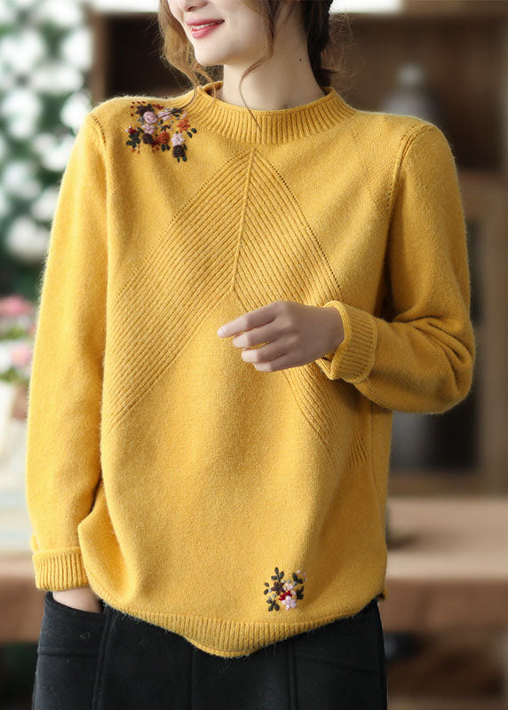 Lässiger gelber Strickpullover mit Blumenstickerei für den Winter