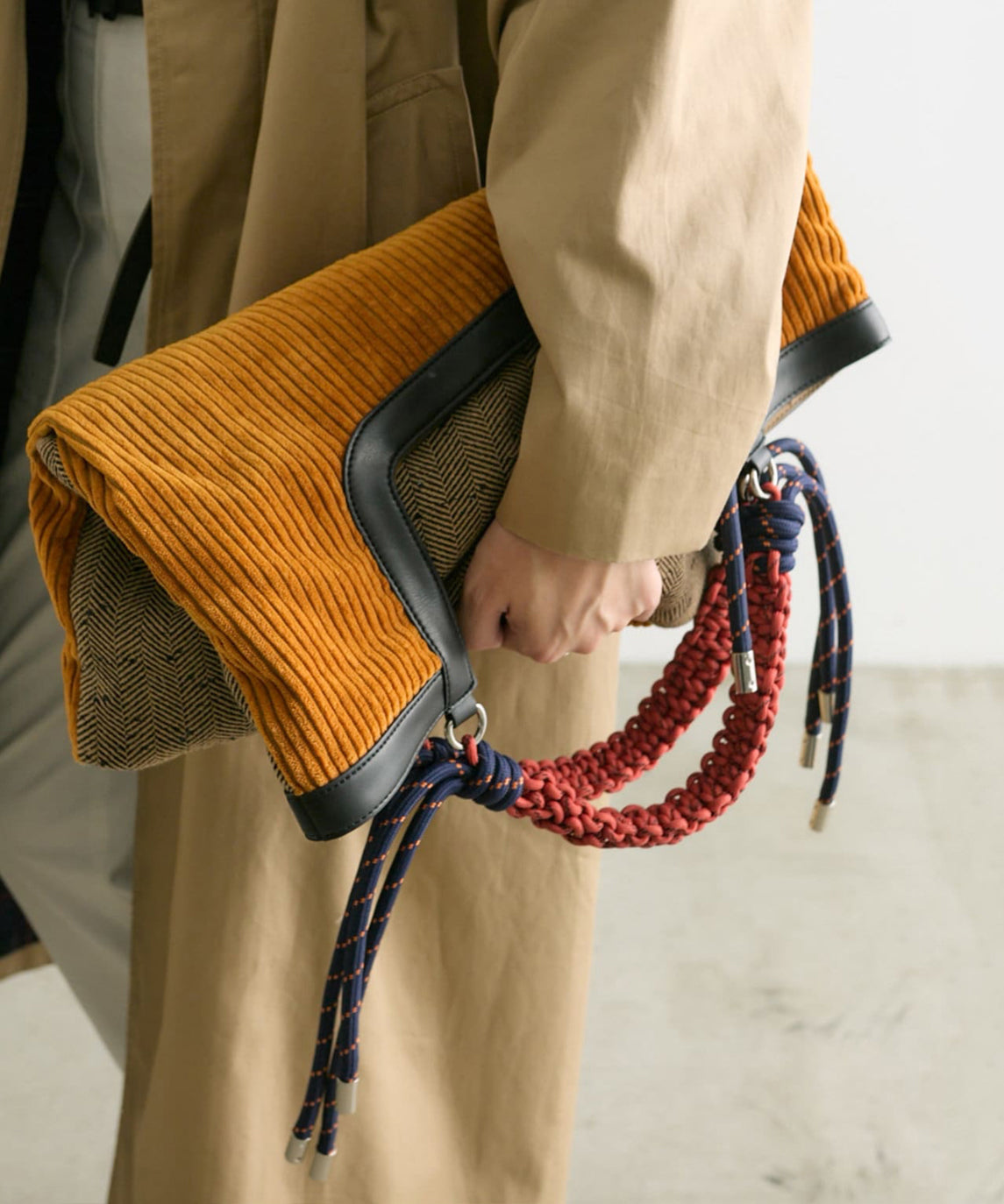 Bolso de hombro informal de pana amarillo de gran capacidad