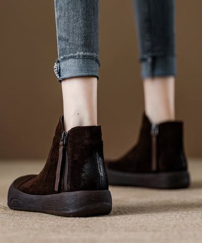 Lässige Plateau-Stiefeletten mit Reißverschluss und Ziernähten aus khakifarbenem Wildleder