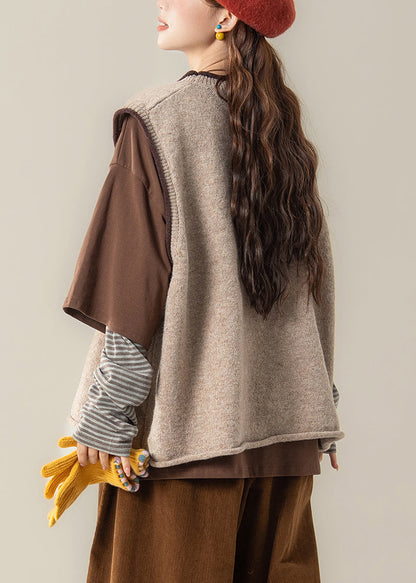 Schickes zweiteiliges Patchwork-Set aus aprikosenfarbener Jacquard-Strickweste und kaffeebraunem T-Shirt