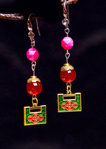 Pendientes colgantes de metal con candado dorado y diseño asimétrico elegante