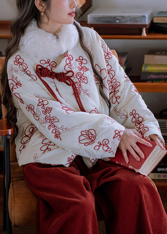 Parka elegante de invierno con botones chinos bordados y cuello de piel beige, rellena de algodón