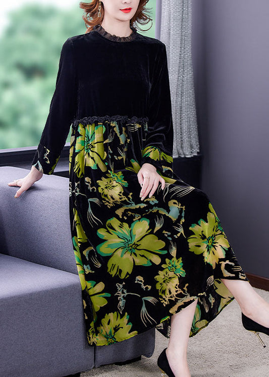 Schickes schwarzes Velourskleid mit Patchwork-Print für den Frühling