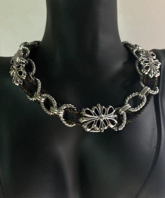 Schicke schwarze Kreuzkette aus Edelstahl