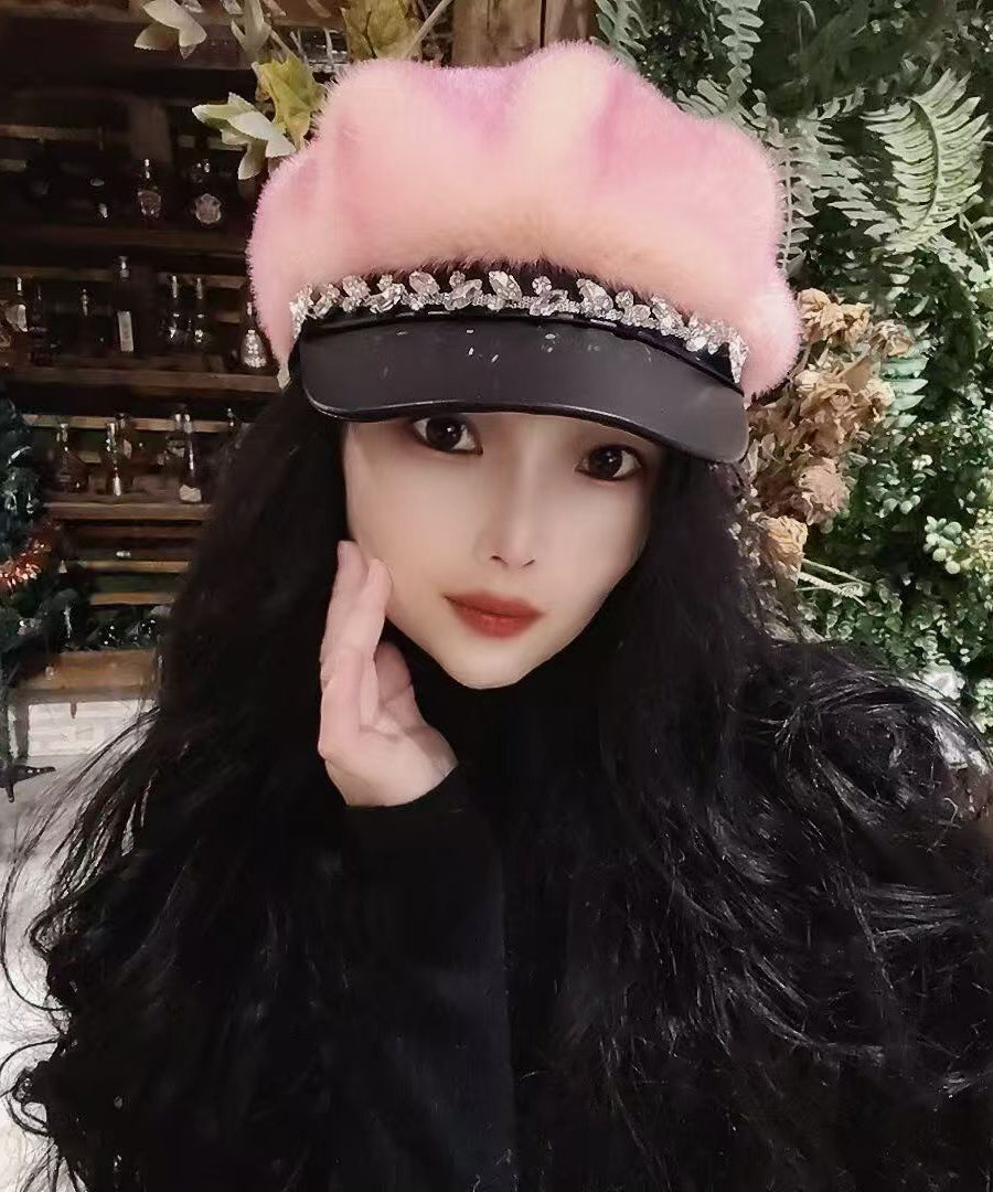 Boina elegante de piel mullida con circonita negra