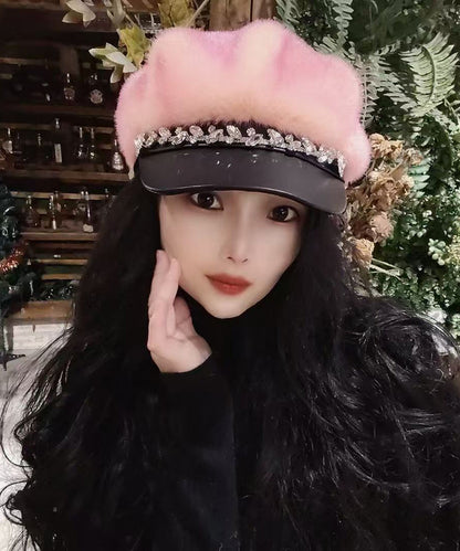 Boina elegante de piel mullida con circonita negra