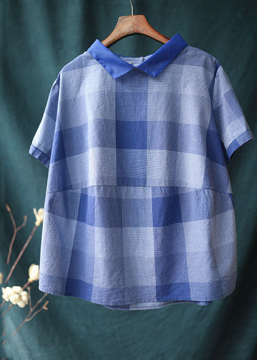 Camisa de lino con cuello Peter Pan y cuadros azules elegantes de verano
