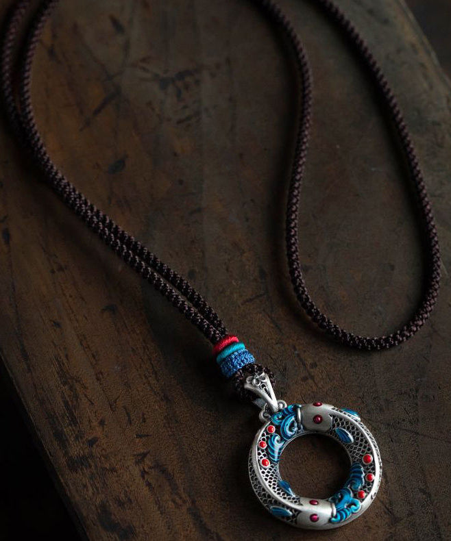 Schicke Halskette mit Glücksbringer-Anhänger aus Sterlingsilber in Blau