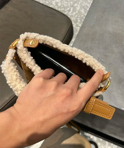 Elegante bolso tipo cubo de ante con patchwork de piel sintética marrón