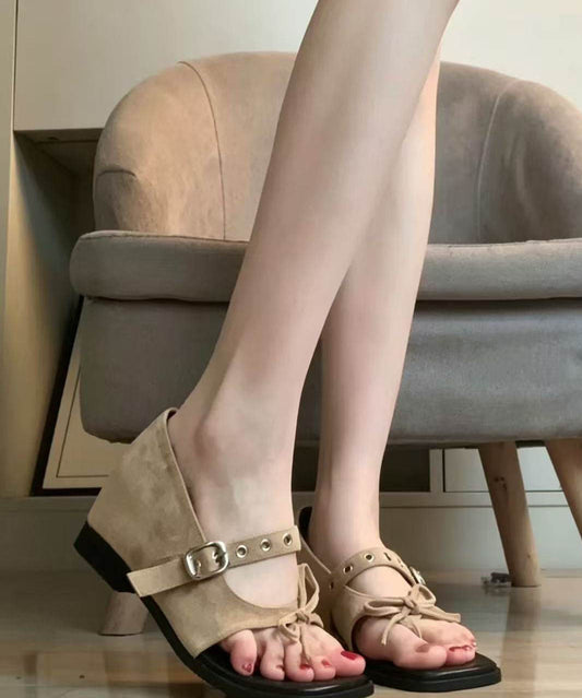 Chic Buckle Strap Splicing Wedge Sandals Khaki Suede Peep Toe