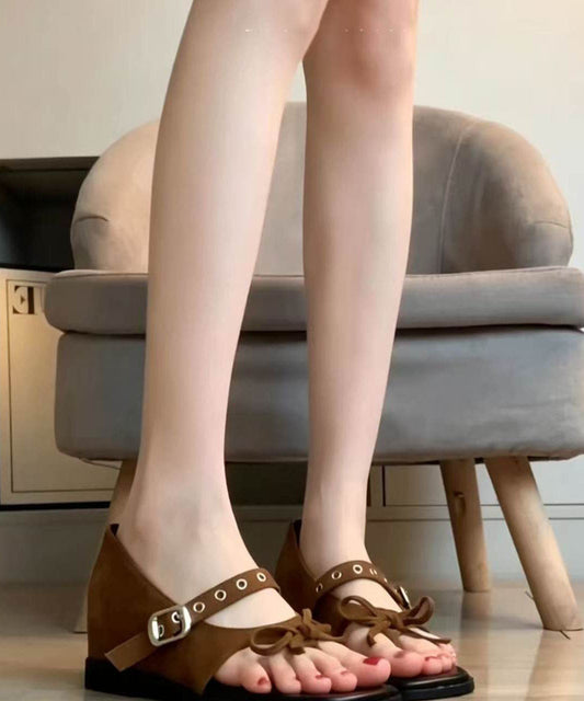 Chic Buckle Strap Splicing Wedge Sandals Khaki Suede Peep Toe