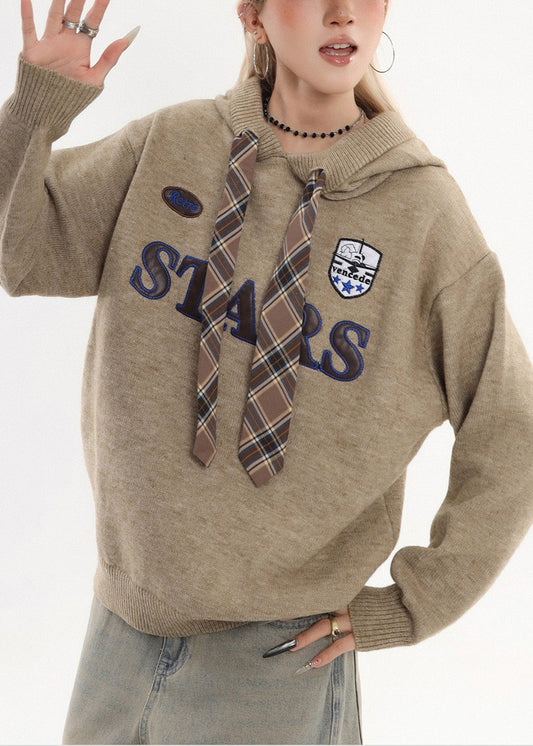 Schickes, kaffeefarbenes Kapuzenstrick-Sweatshirt mit Stickerei für den Winter