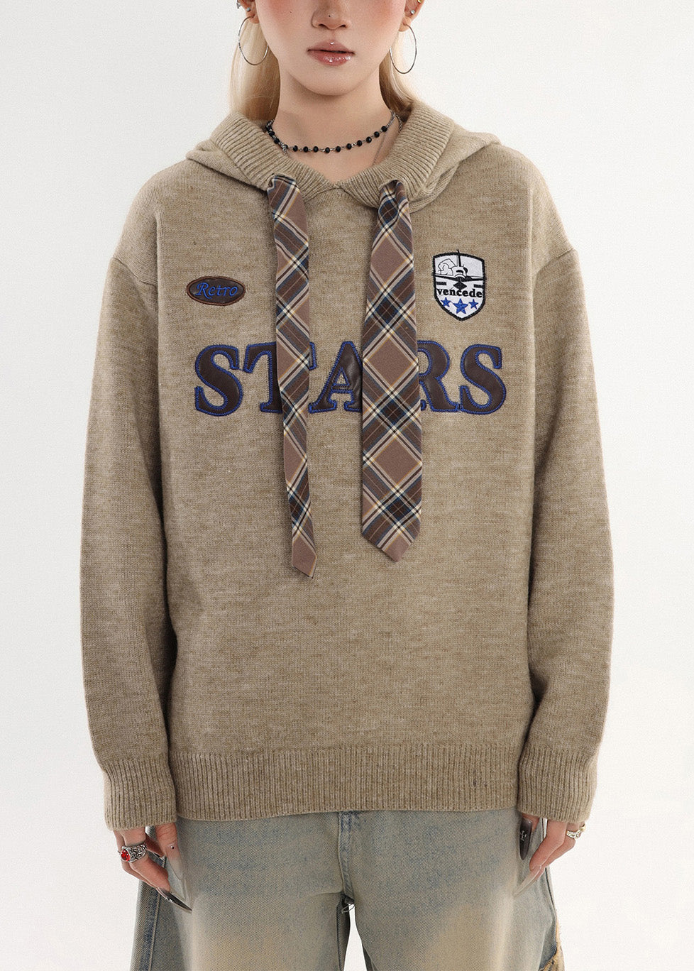 Schickes, kaffeefarbenes Kapuzenstrick-Sweatshirt mit Stickerei für den Winter