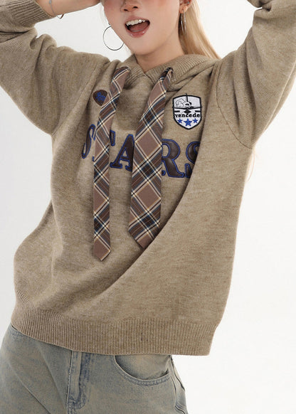 Schickes, kaffeefarbenes Kapuzenstrick-Sweatshirt mit Stickerei für den Winter