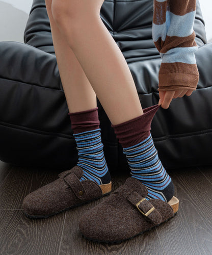 Calcetines de algodón a rayas con bloques de colores elegantes a media pantorrilla