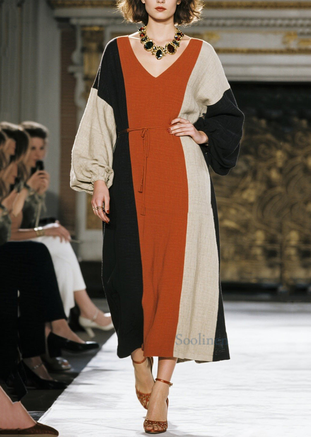 Schicke Baumwollkleider mit Farbblock-Design, asymmetrischem Bindegürtel und Taillengürtel für den Frühling