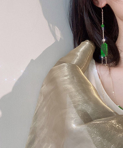 Schicke Ohrringe mit Jadeperlen und Quasten in trockener grüner Jade