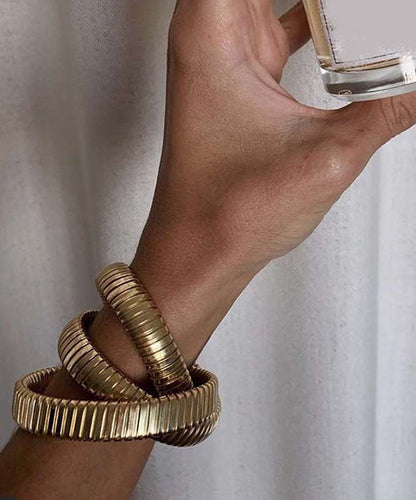 Chic Gold – Mehrlagiges Kettenarmband aus 18 Karat Gold