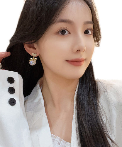 Pendientes elegantes de aleación de oro con forma de corazón de circonita y perla