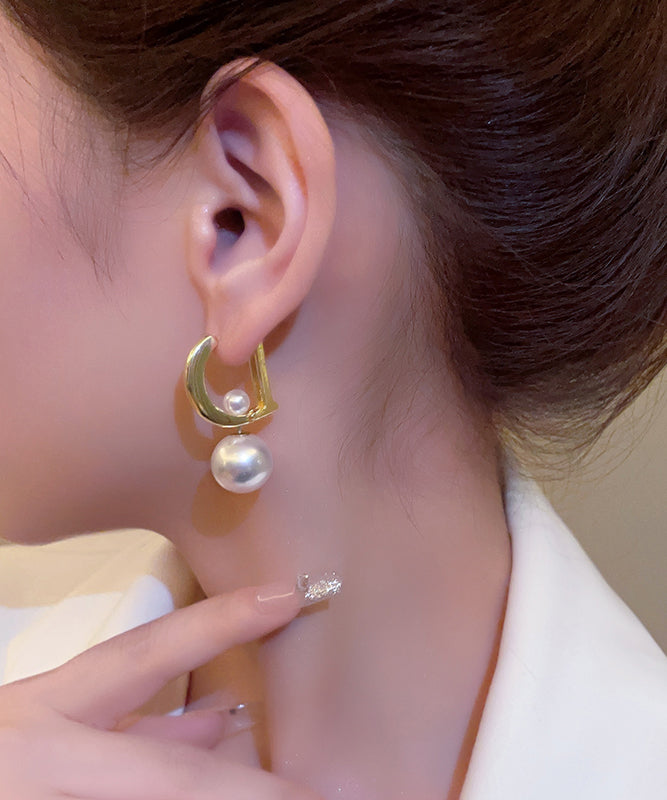 Schicke, goldene Buchstaben-Ohrhänger aus Sterlingsilber mit Perlen