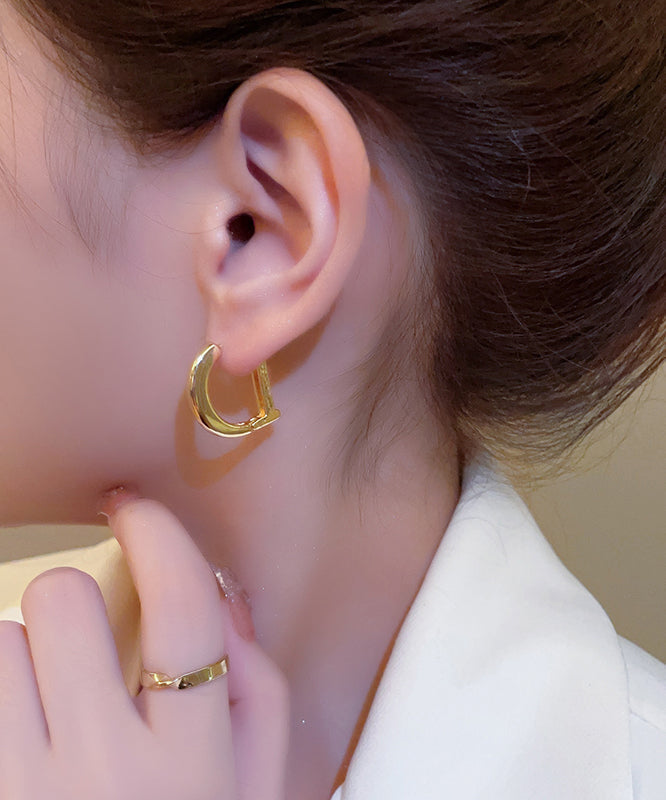 Schicke, goldene Buchstaben-Ohrhänger aus Sterlingsilber mit Perlen