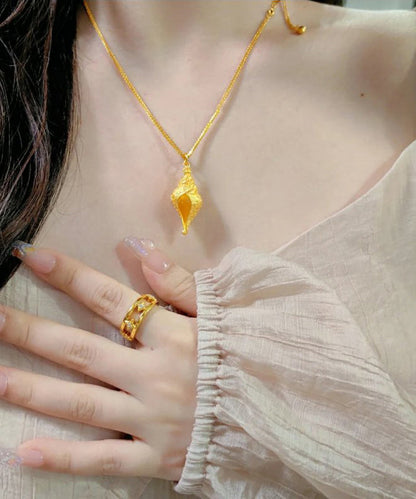 Schicke Halskette mit Muschelanhänger aus vergoldetem Sterlingsilber