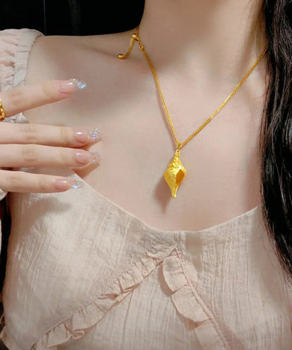 Schicke Halskette mit Muschelanhänger aus vergoldetem Sterlingsilber