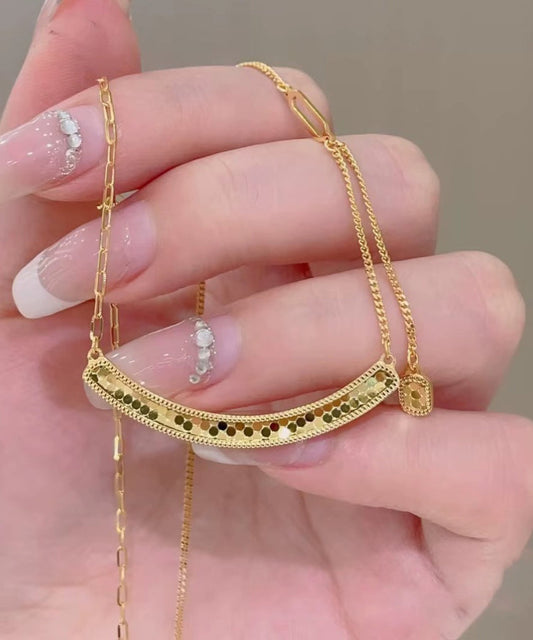 Elegante collar con medallón de sonrisa de escamas de pez en plata de ley dorada