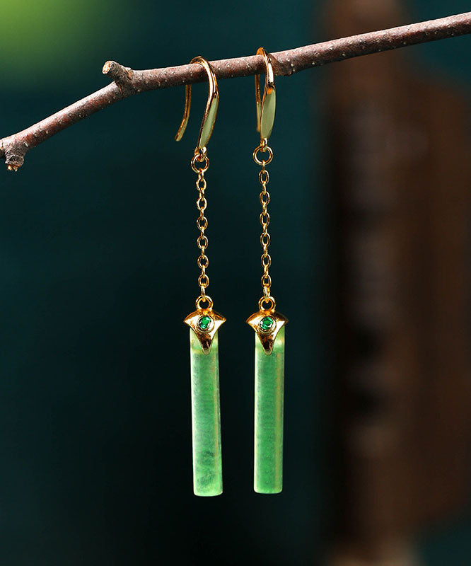 Elegantes pendientes rectangulares de jade verde antiguo y dorado
