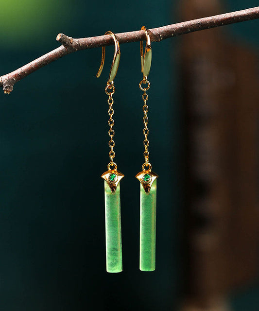 Elegantes pendientes rectangulares de jade verde antiguo y dorado