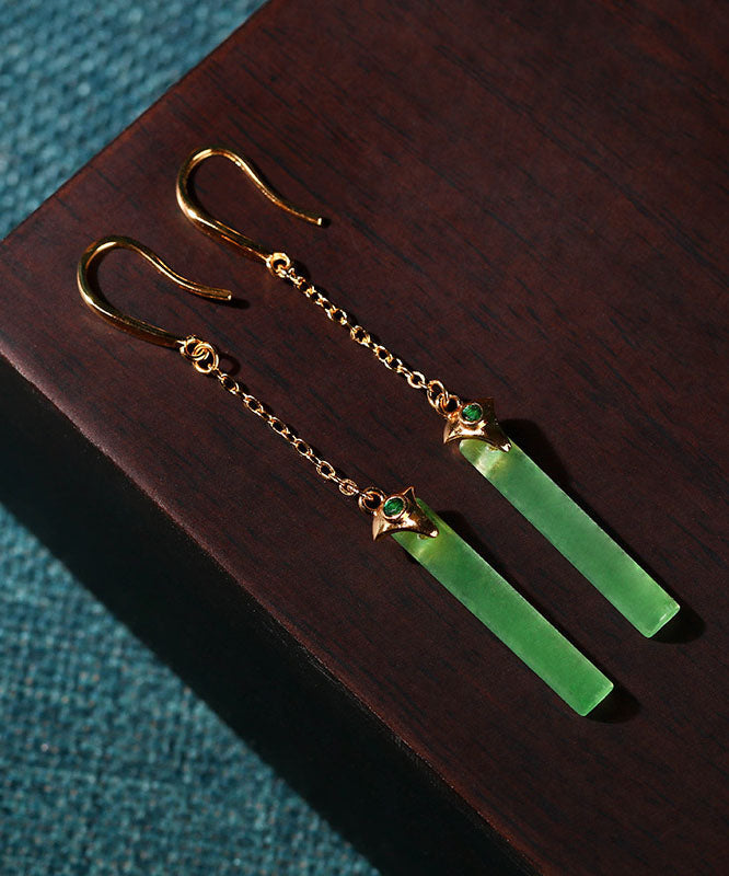 Elegantes pendientes rectangulares de jade verde antiguo y dorado