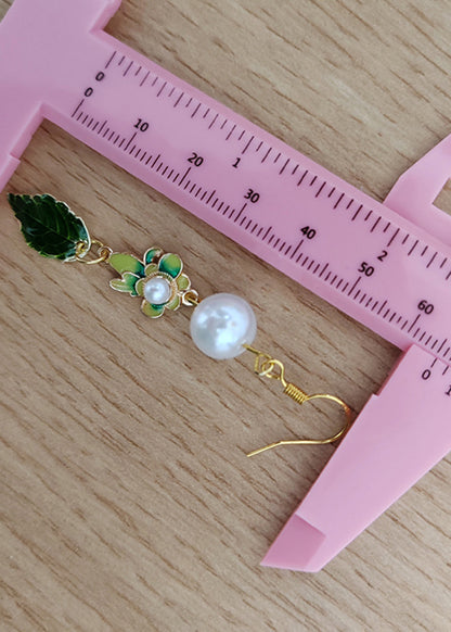 Schicke grüne Gemälde Blatt Metall Perle Tropfen Ohrringe