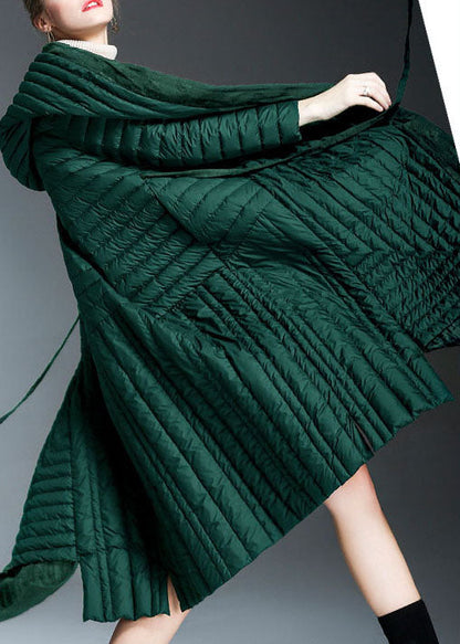 Schicker Winter-Daunenmantel mit grünem Taschen-Print