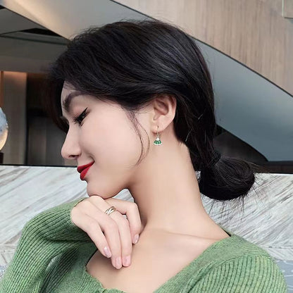 Schicke grüne Creolen in Fächerform aus Sterlingsilber mit Zirkonia-Overgilbung