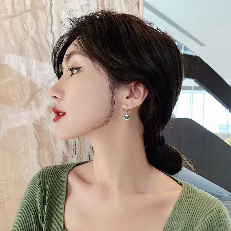 Schicke grüne Creolen in Fächerform aus Sterlingsilber mit Zirkonia-Overgilbung