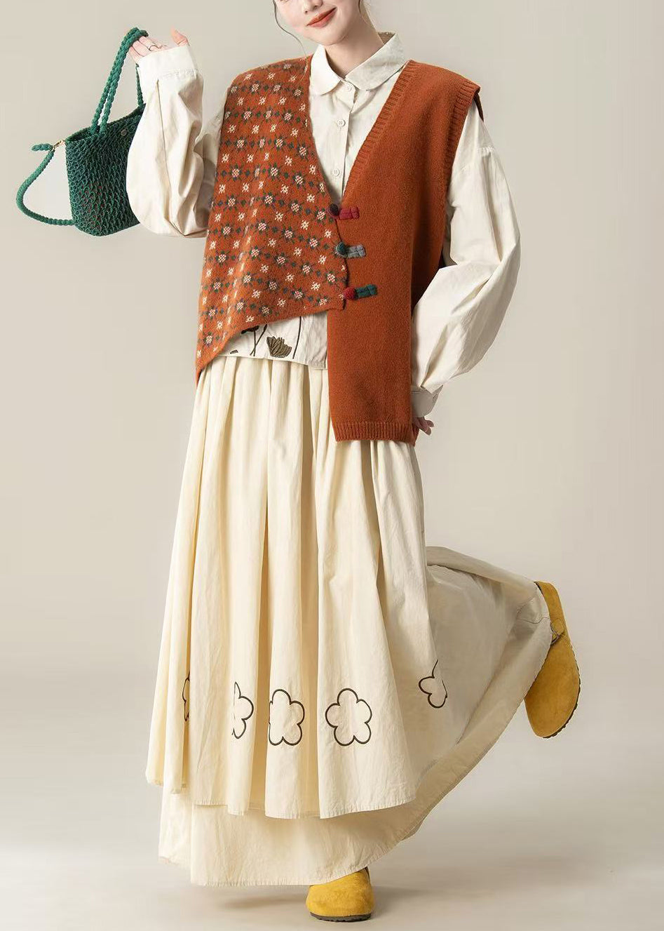 Conjunto de tres piezas de punto bordado asimétrico en color naranja chic para primavera