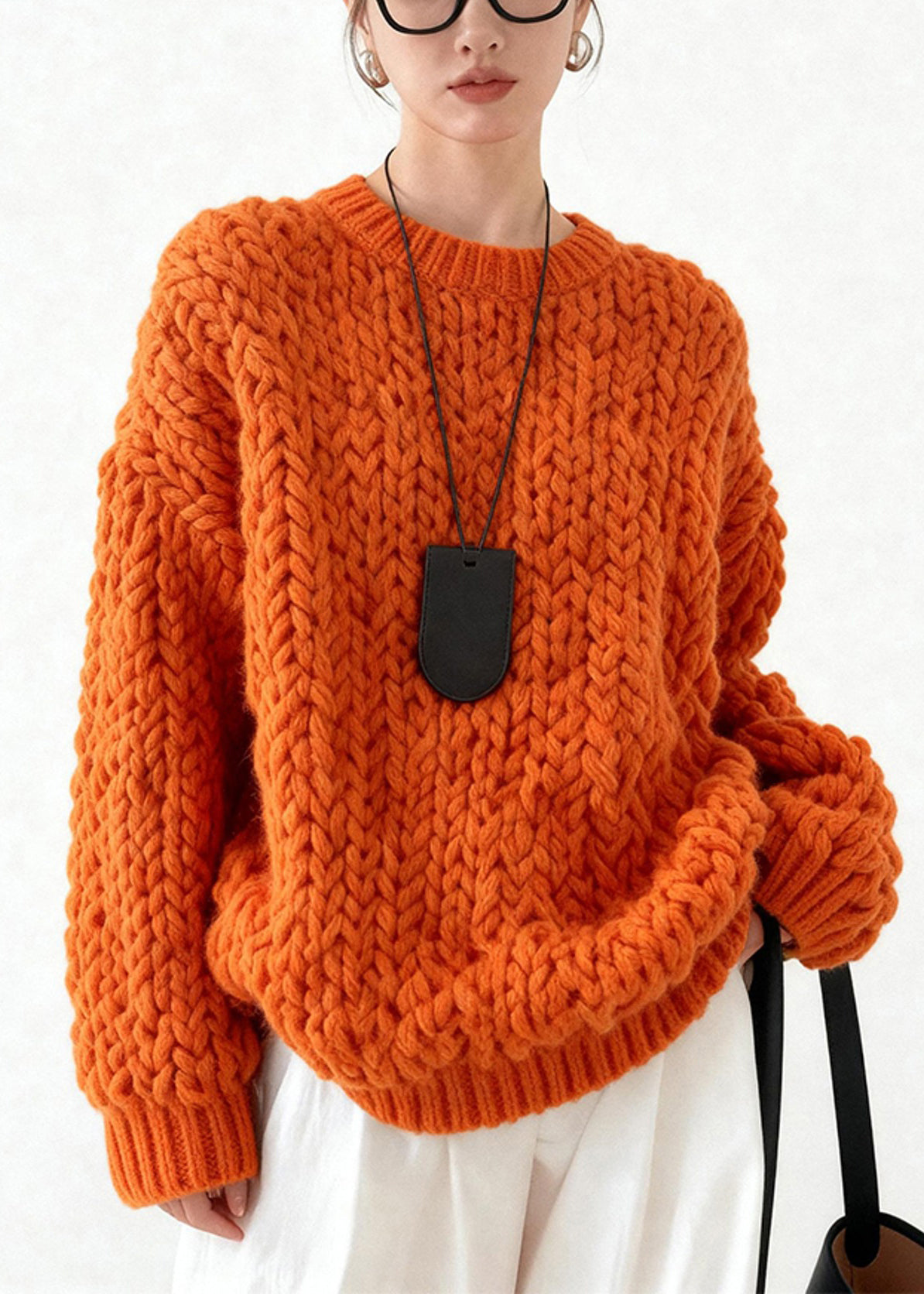 Schicke orangefarbene Oversize-Strickpullover mit Zopfmuster für den Winter