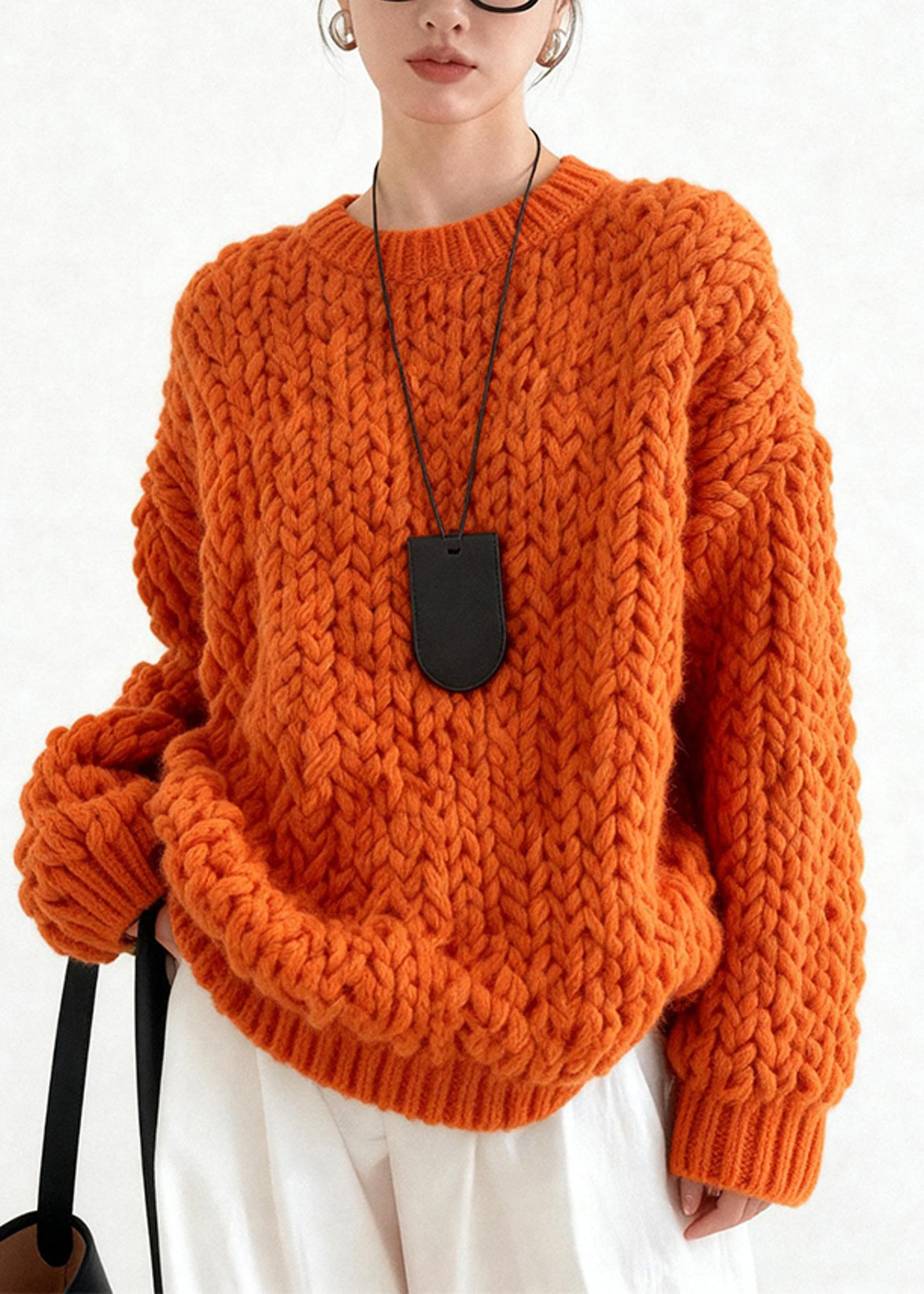 Schicke orangefarbene Oversize-Strickpullover mit Zopfmuster für den Winter