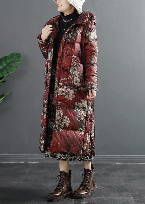 Schicker roter Daunenmantel mit Kapuze und Aufdruck