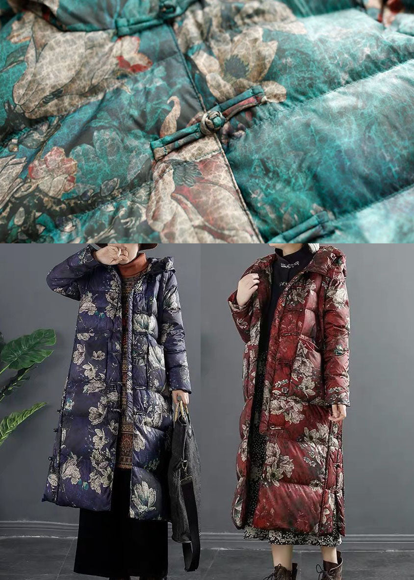 Schicker roter Daunenmantel mit Kapuze und Aufdruck