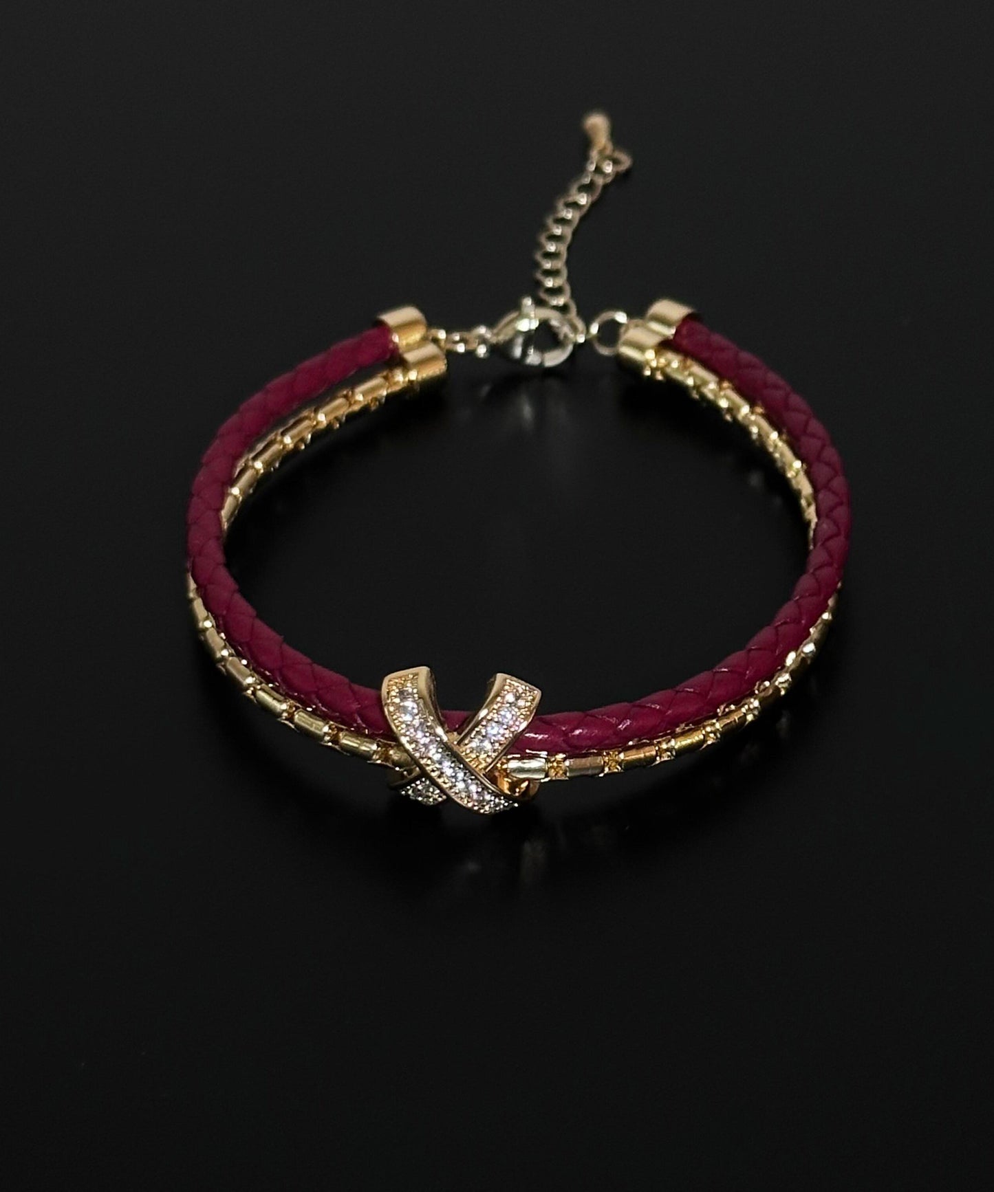 Elegantes rotes Lederarmband aus Kupferlegierung mit Zirkonia
