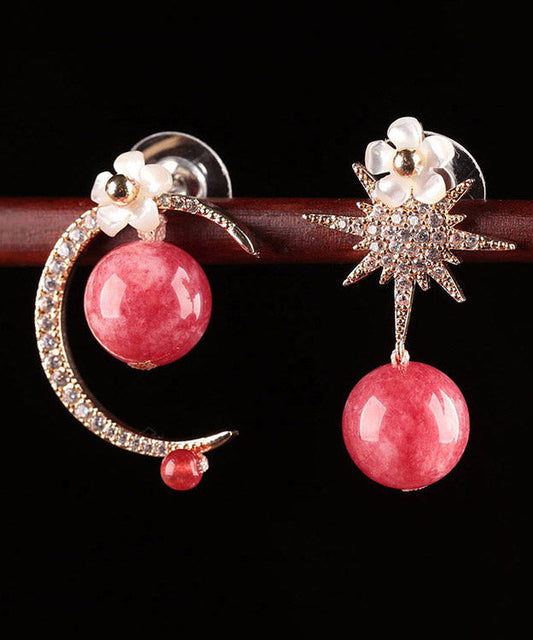 Elegantes pendientes de aro asimétricos con flor de concha y circonita en plata de ley roja