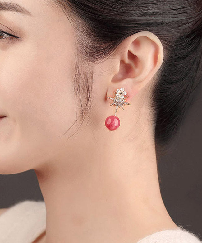 Schicke asymmetrische Creolen aus rotem Sterlingsilber mit Zirkonia-Muschel