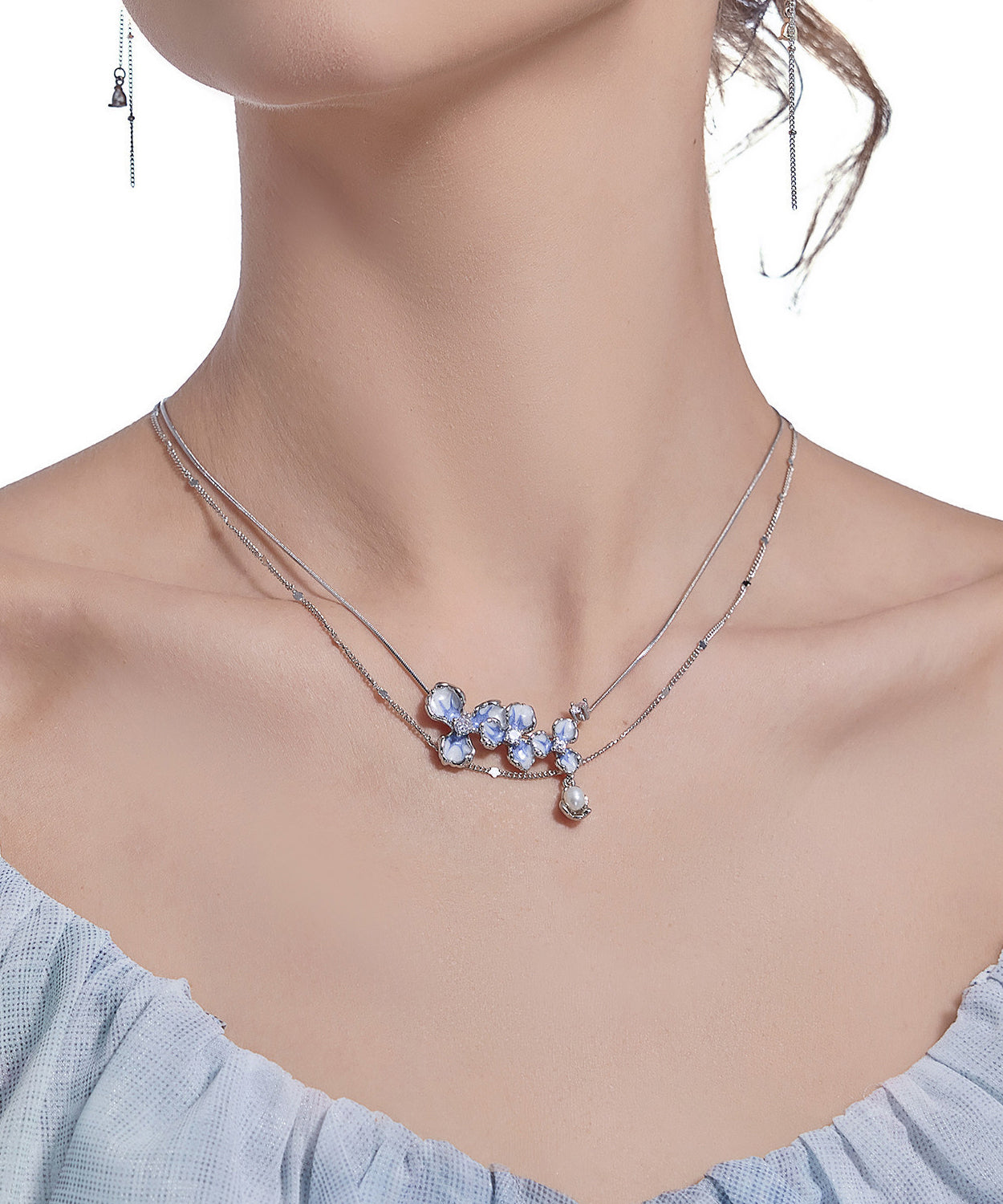 Chic Silk Copper Alloy Zircon Floral Pendant Necklace