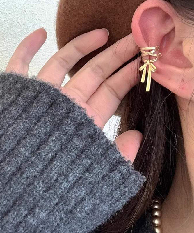 Pendientes de aro con lazo dorado de metal y seda elegantes