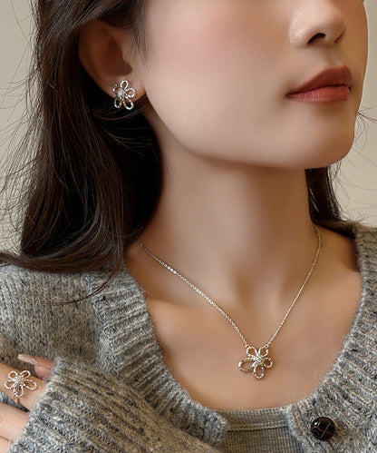 Schicke Halskette aus Sterlingsilber mit Zirkonia-Sonnenblumen-Anhänger